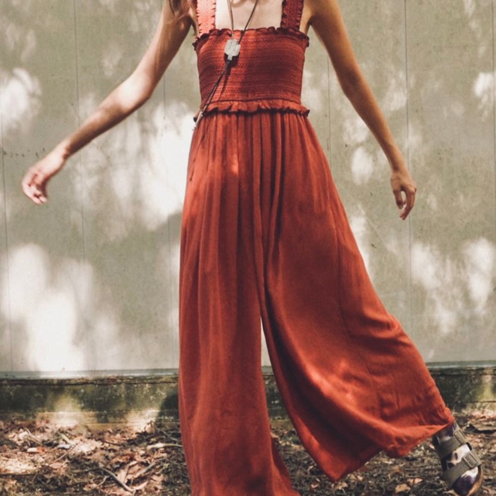 ⭐️HP⭐️ UO Olive Smocked Jumpsuit